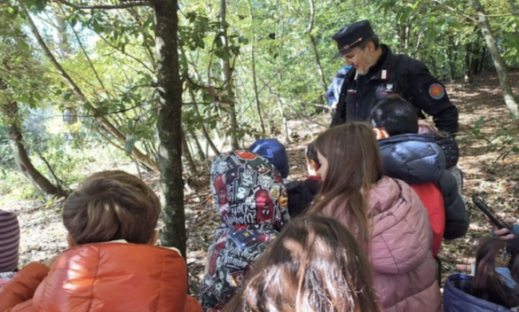 I Carabinieri Forestali senesi ospitano i bambini della Lupa nella RiservaAdi Montecellesi