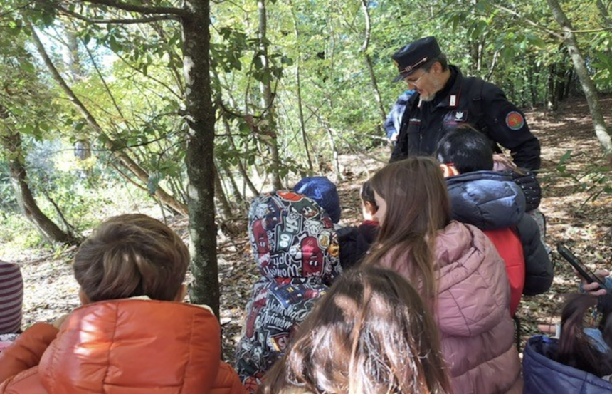 I Carabinieri Forestali senesi ospitano i bambini della Lupa nella RiservaAdi Montecellesi