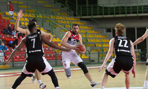 Il Basket Club Lucca vince a Arezzo con un'azione corposa.