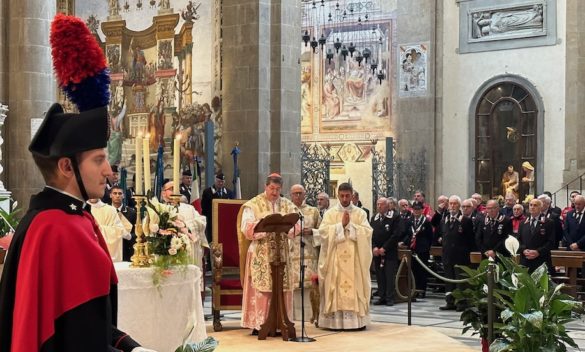 Il cardinale Betori alla Virgo Fidelis 2023 con i Carabinieri a Firenze.