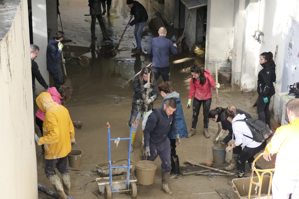 Il sindaco Biffoni a colloquio con cittadini zone alluvionate | TV Prato