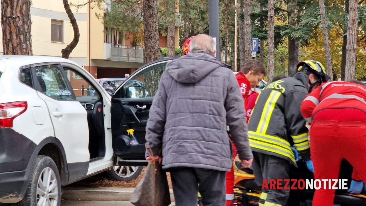 Incidente stradale a Viale Giotto, presenti soccorsi e forze dell'ordine.