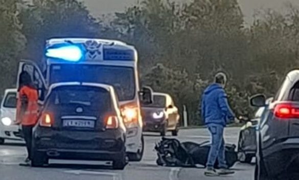 Incidente sulla Sr73, auto scooter si schianta, un ferito.