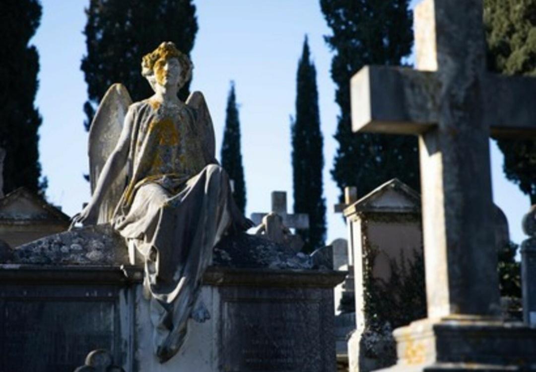 Itinerari alla scoperta di cimiteri monumentali e dell'arte a Firenze.