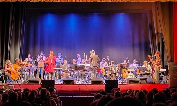 L'Orchestra Multietnica di Arezzo e i Modena City Ramblers, un incontro eccezionale.
