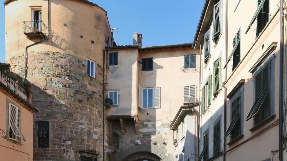 "La memoria del Quartiere dei Borghi" - Esplorazione del legame tra quartiere e storia.