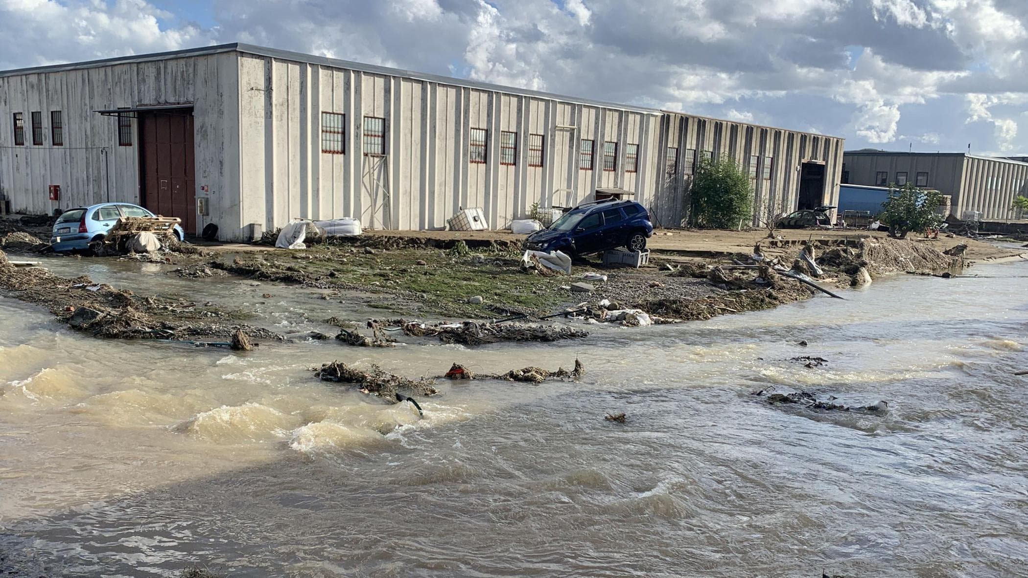 L'alluvione in Toscana, l'Agna imbrigliato per 5 giorni, torna nel suo letto