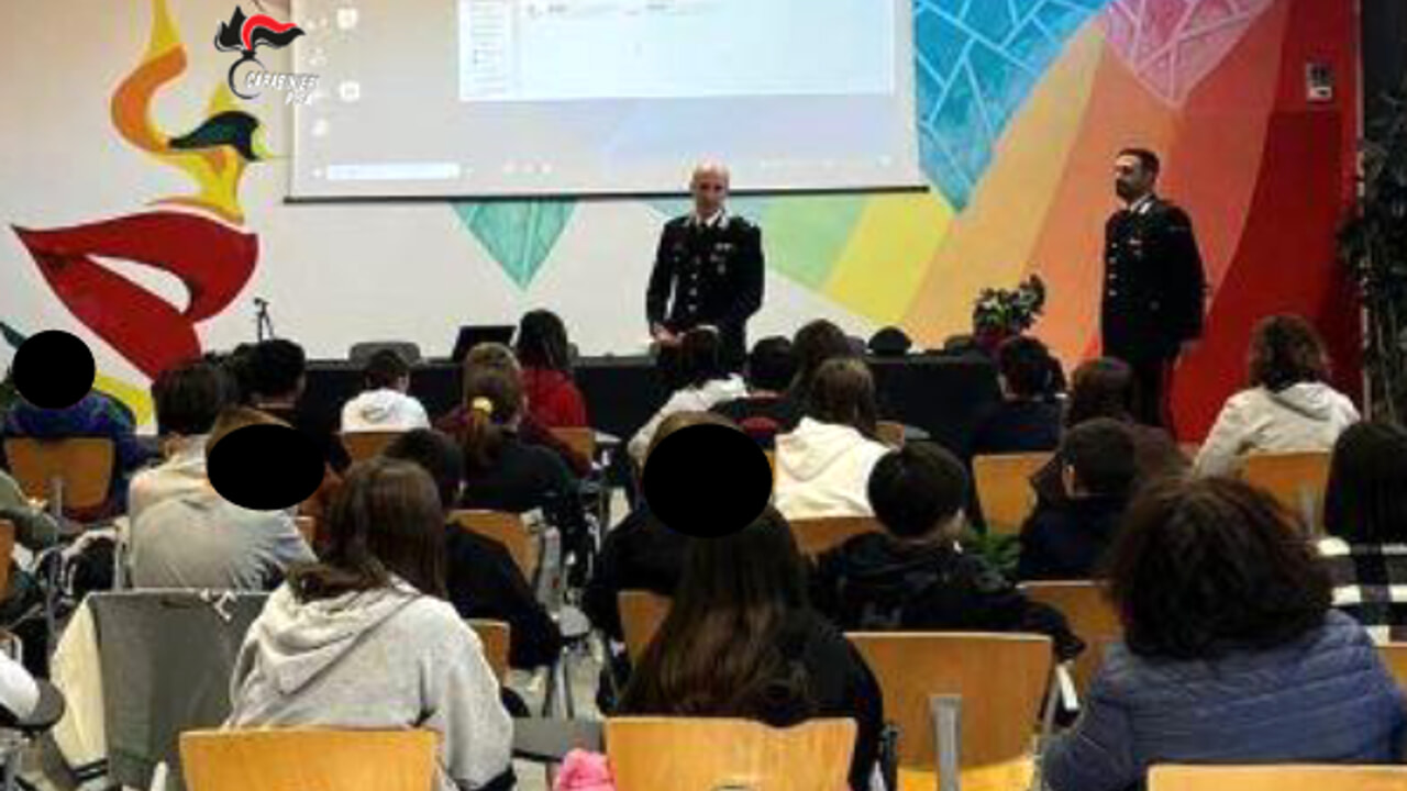 Lezione anti-bullismo per gli studenti di Santa Luce dai Carabinieri, legalità è il focus.