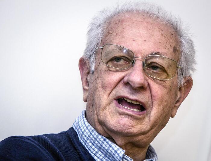 Luigi Berlinguer muore a Siena, camera ardente al rettorato.