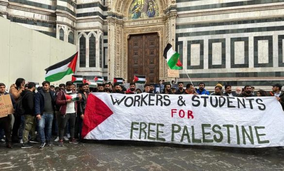 Manifestanti pro-Palestina bloccano accesso Duomo Firenze - Ansa