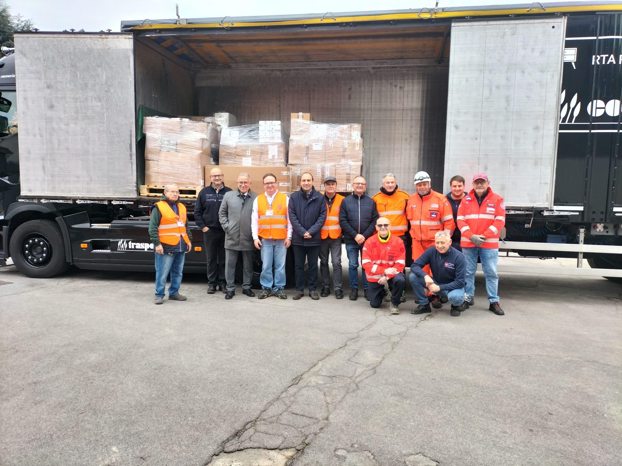 Montemurlo, tir carico di aiuti bloccato dall'alluvione