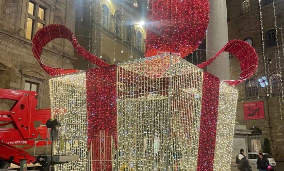 Natale a Firenze, luminarie accese in via Tornabuoni - Firenze Post