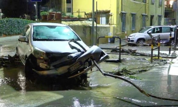 Nubifragio in Toscana, decine di auto travolte dall'acqua a Prato