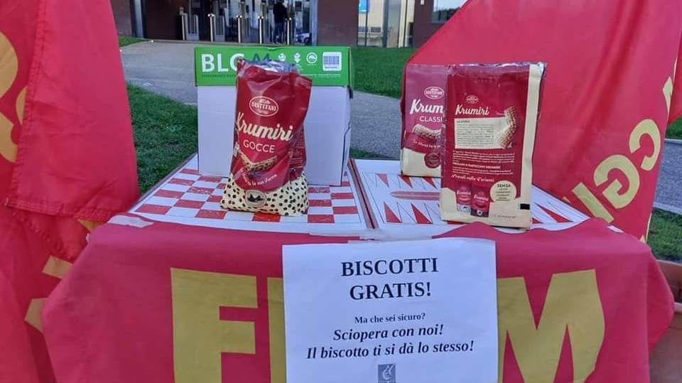 Offerta Krumiri a non scioperanti a Hitachi Pistoia, offesa ai lavoratori