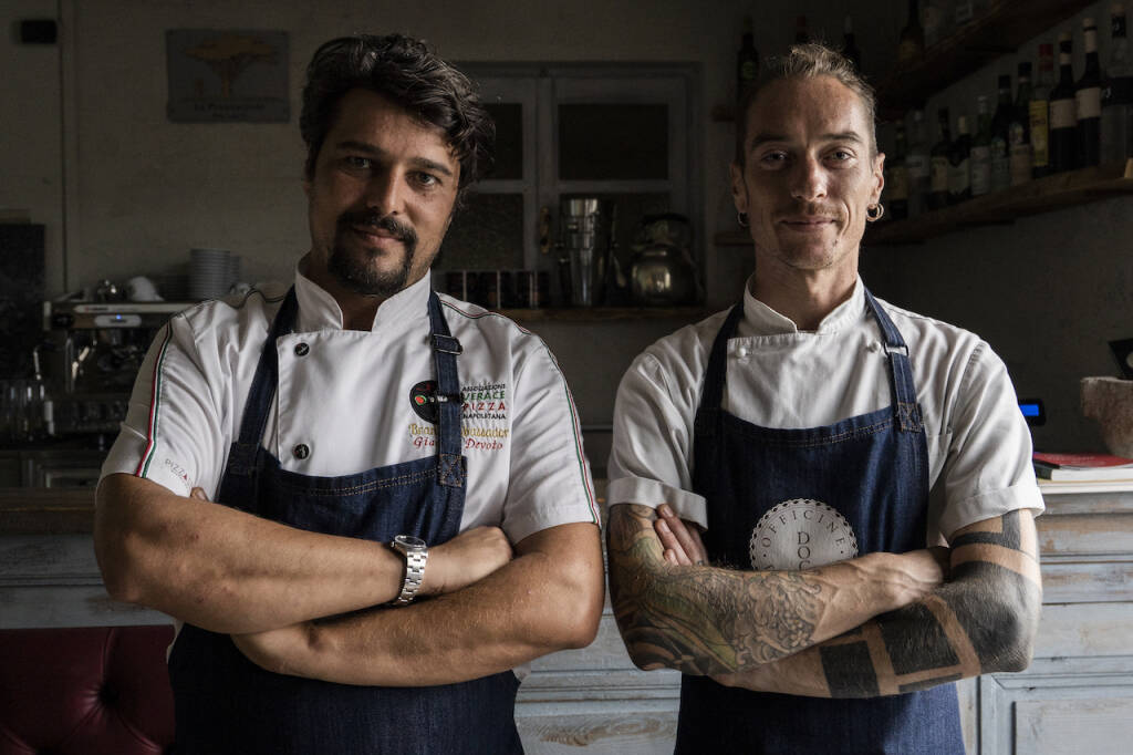 Officine del Cibo e Locanda de Banchieri premiate a Golosaria - Città della Spezia, riconoscimenti per eccellenza culinaria.