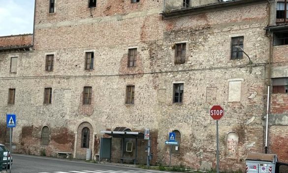Pensilina pericolosa nella linea Taverne d'Arbia - Siena, disagio segnalato dagli utenti - Siena News.