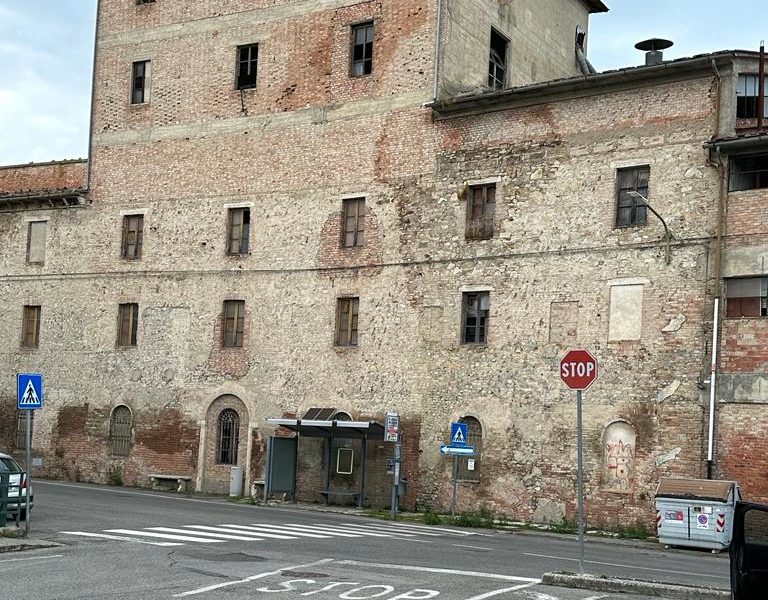 Pensilina pericolosa nella linea Taverne d'Arbia - Siena, disagio segnalato dagli utenti - Siena News.