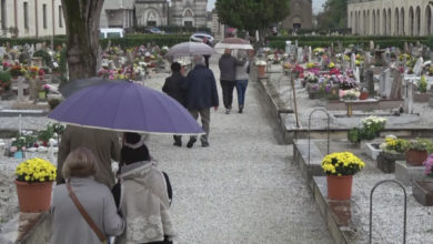 Pistoia, cimiteri pieni durante commemorazione defunti - Notizie