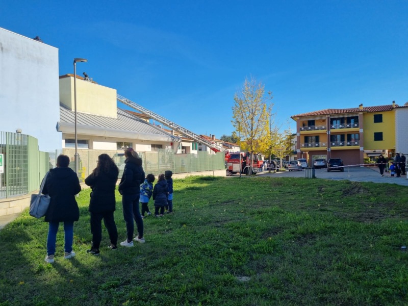 Principio d'incendio alla Scuola Caramelli, evacuato personale e bambini - Quarrata, Firenze