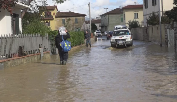 Quarrata, strada interrotta a causa di un'avalanche - notizie.