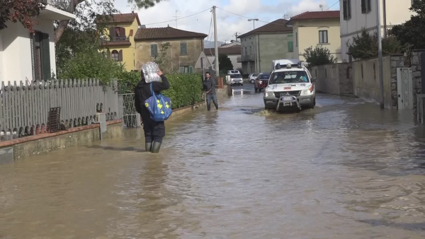 Quarrata, strada interrotta a causa di un'avalanche - notizie.