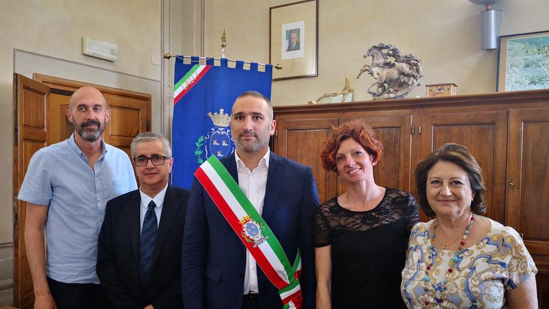 Riassumi questo titolo tra 55 e 65 caratteri Calci restituisce la solidarietà 2000 euro e cena per gli alluvionati