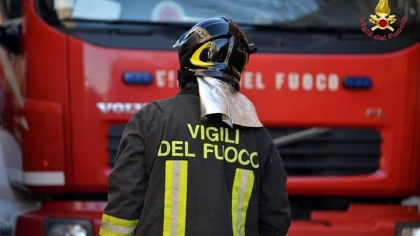 Riassumi questo titolo tra 55 e 65 caratteri Dimenticano dove hanno posteggiato e si perdono nel bosco, fungaioli ritrovati dopo ore dai vigili del fuoco - Siena News