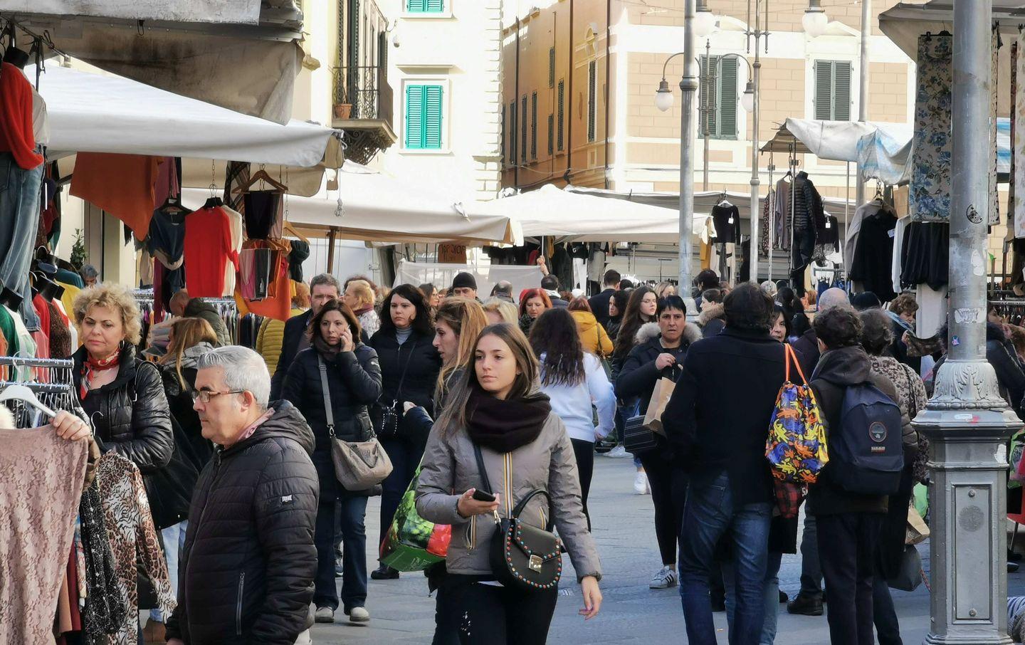 Rimozione banchi, il Duomo cambia con l'arrivo del mercato