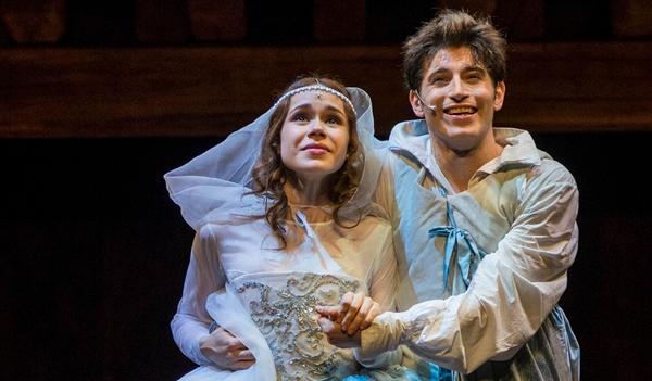 Romeo e Giulietta di Gigi Proietti a Teatro Petrarca apre stagione.