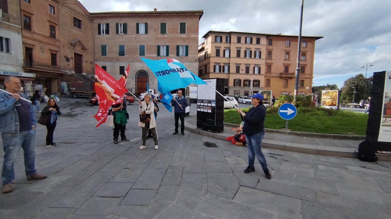 Sciopero dei dipendenti Lux per stipendi insufficienti.