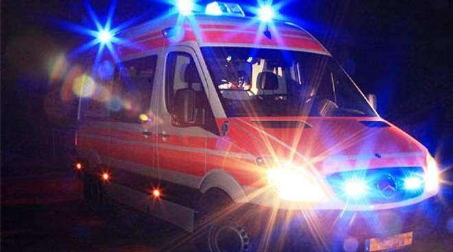 Scontro a Fiesole, macchina in fiamme, 4 feriti