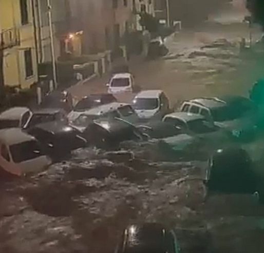 Seano, maltempo causa disastro con auto portate via.