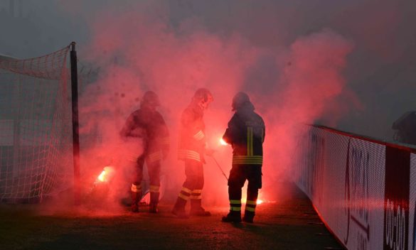 Tifosi della Spezia chiedono le dimissioni per i risultati deludenti. Tensione dopo la partita.