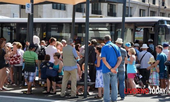 Stop alla fermata prolungata dei bus turistici a Via Cogorano