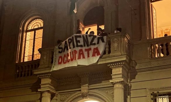 Studenti in solidarietà con la Palestina occupano il Palazzo della Sapienza
