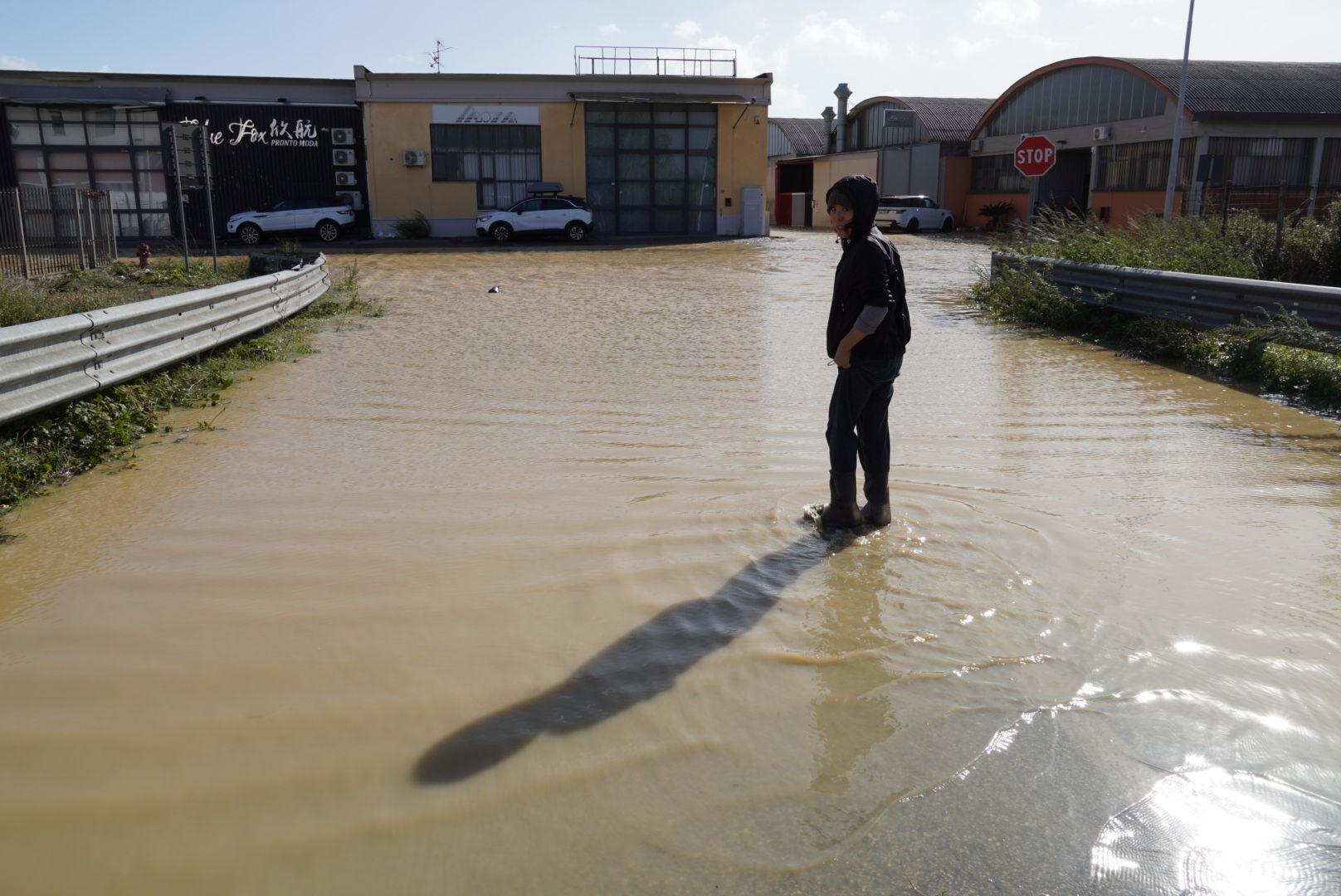 Tempesta Ciaran provoca campi allagati e isolamento aziende, allarme Coldiretti.