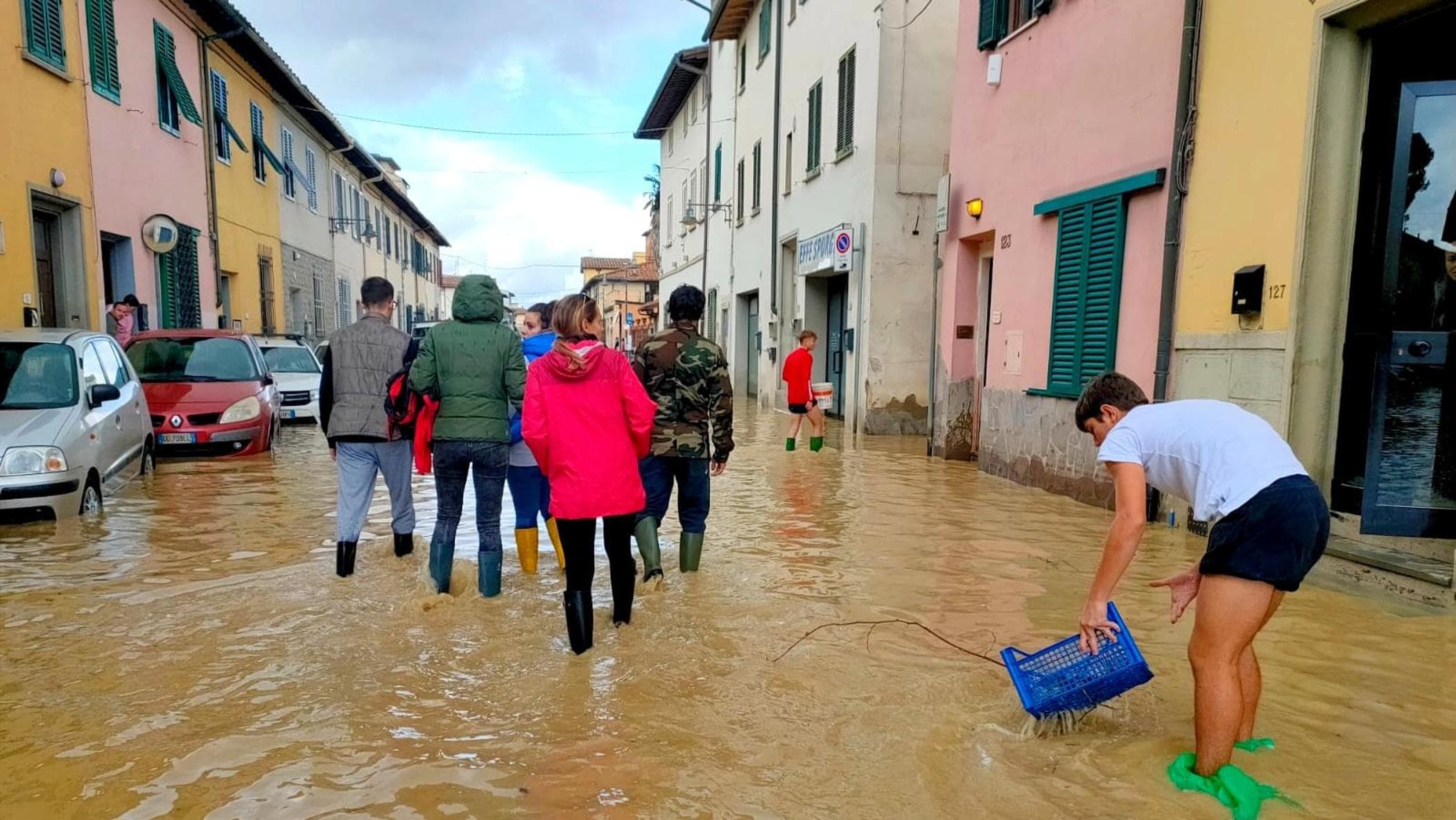 Toscana, Rabbia e volontariismo per la Protezione Civile fai-da-te.