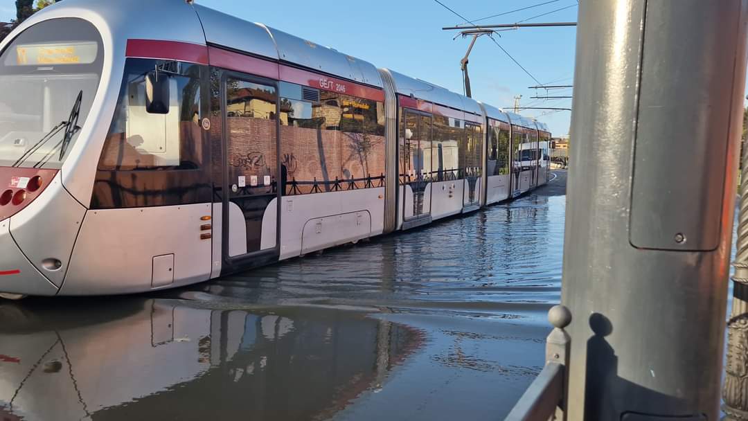 Tramvia bloccata 5 ore a Firenze a causa di Fortezza allagata; Fipili chiusa tra interporto e Lavoria - Firenze Post.