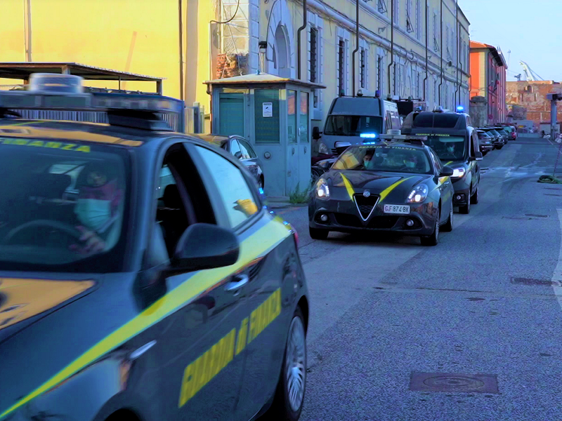 Turisti borseggiati a Livorno, aiuto della Guardia di Finanza