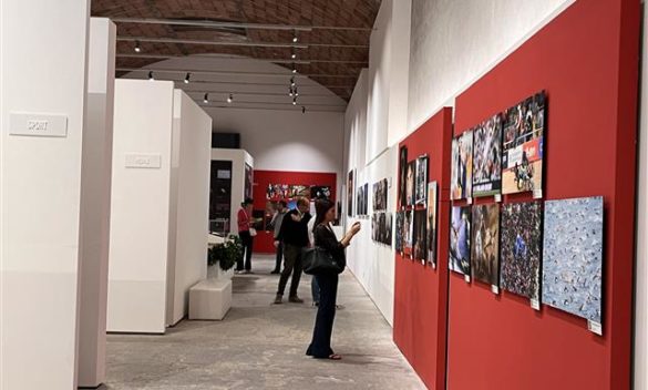 Ultimo weekend per mostre fotografiche del Siena Awards. Mostra a cielo aperto a Sovicille, Chiusdino e San Galgano.