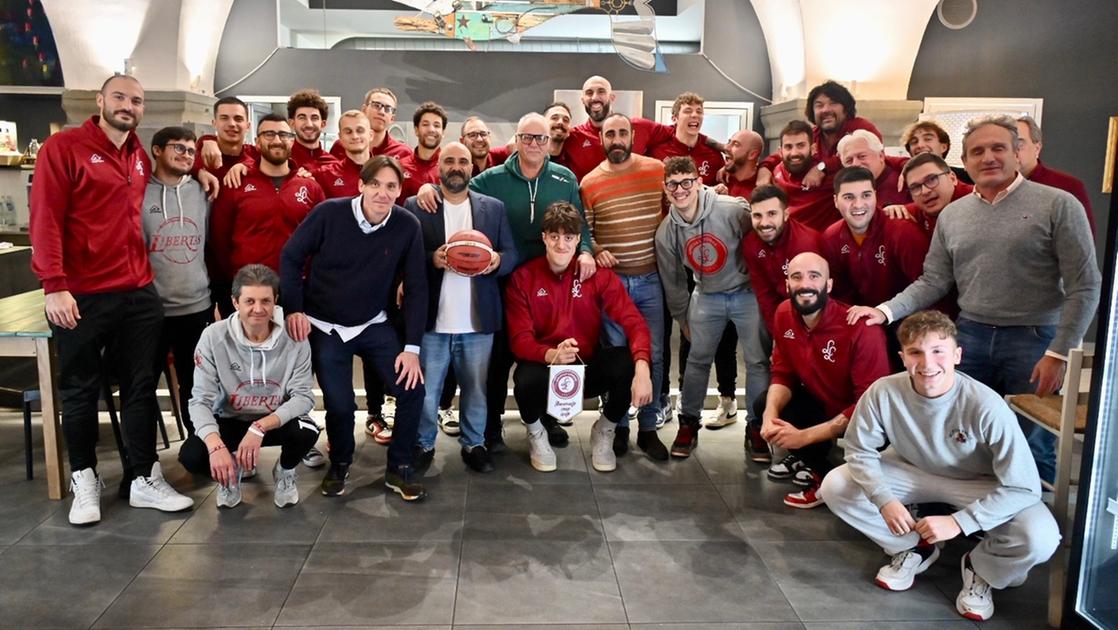 "Tutta la Libertas cena da Nero di Seppia" - Evento culinario con foto in mostra.