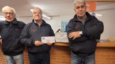 Una generosa donazione per la biblioteca di Quarrata da parte del Veteran Car Club di Pistoia
