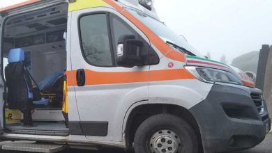 Uomo rompe finestrini ambulanza e attacca personale sanitario - Tusciaweb.eu