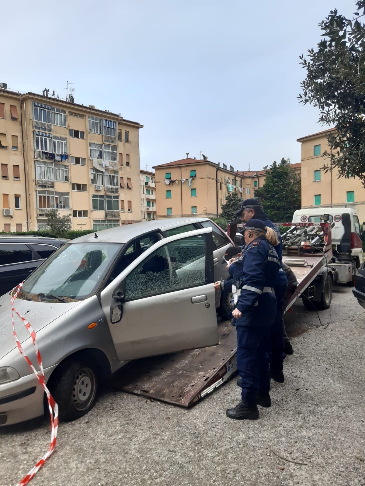 Veicoli abbandonati rimossi dai cortili di Casalp