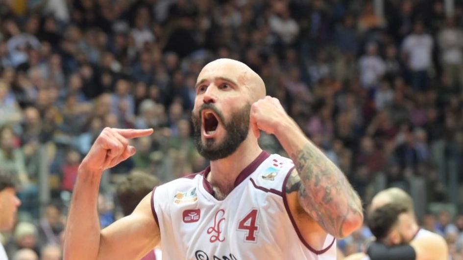 Vittoria schiacciante della Cinquina Libertas su Virtus Arechi 97-62 a Salerno.