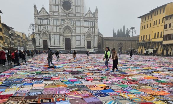 Viva Vittoria a Firenze, mare di coperte a piazza Santa Croce