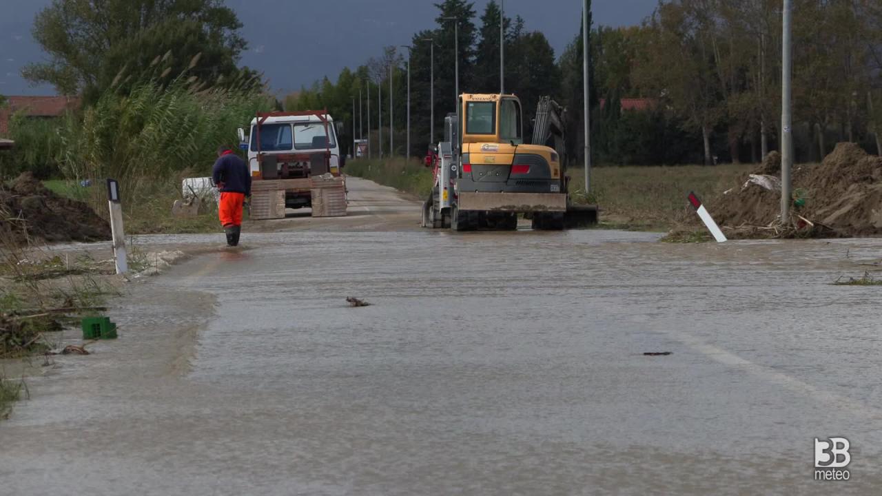 Zone allagate nel pistoiese, Montale sommersa dall'acqua, impressionanti immagini mostrano strade trasformate in fiumi.