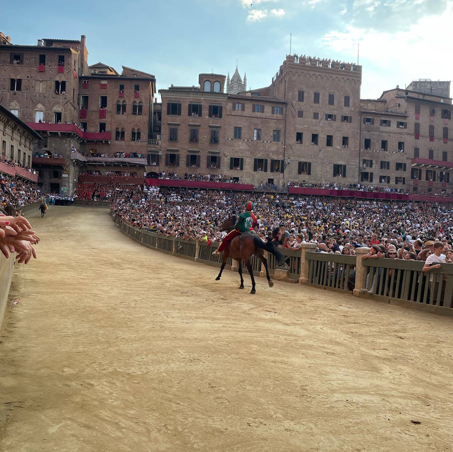 Palio Siena 2024 Gasparro E Guasco Creano Drappelloni   Palio Siena 2024 Gasparro E Guasco Creano Drappelloni 