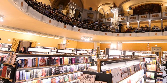 Storia cinema Odeon, il più antico Firenze, adesso libreria