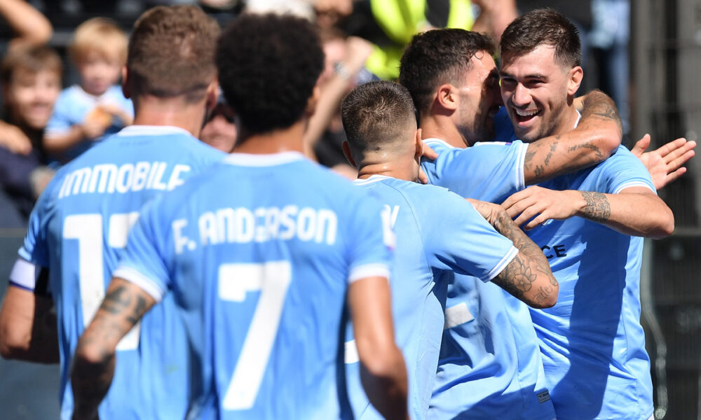 Lazio, squadra in partenza per Firenze in vista della gara di domani con la Fiorentina – FOTO